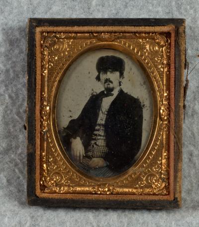 Picture Civil War era Tin Type Cased