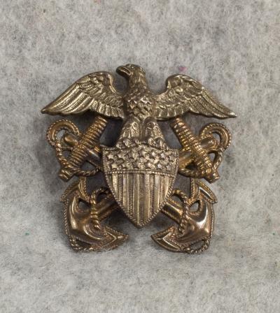 WWII USN Navy Cap Insignia Badge