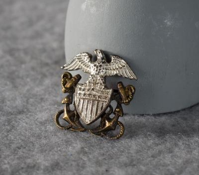 WWII USN Navy Cap Insignia