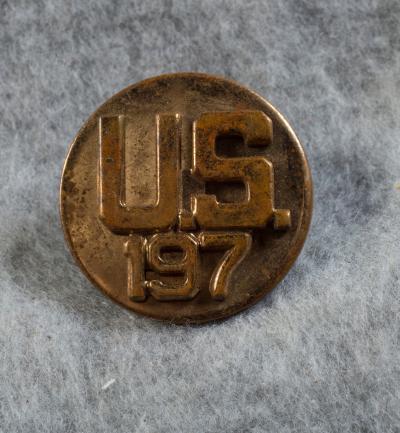 WWII US 197th Collar Disc Screw Back