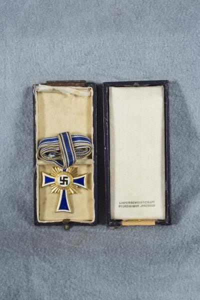 German Mothers Cross in Gold Cased