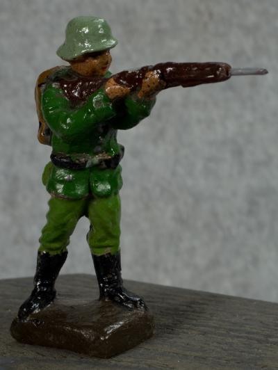 WWI German Firing.Toy Soldier Lionel