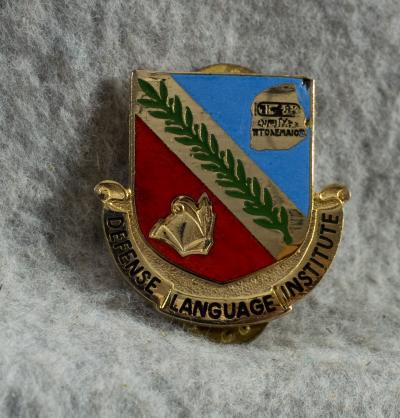 Defense Language Institute Pin Insignia DUI DI